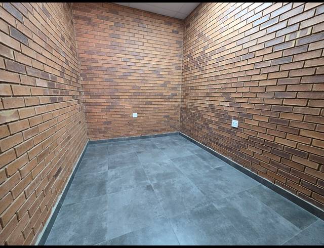 977M² WAREHOUSE TO LET IN ORMONDE